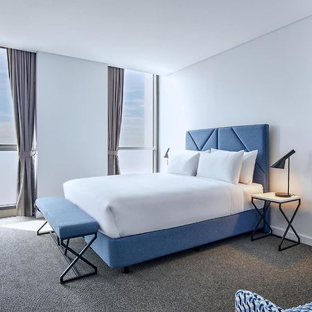 Meriton Suites Liverpool Exteriör bild A bedroom at the hotel