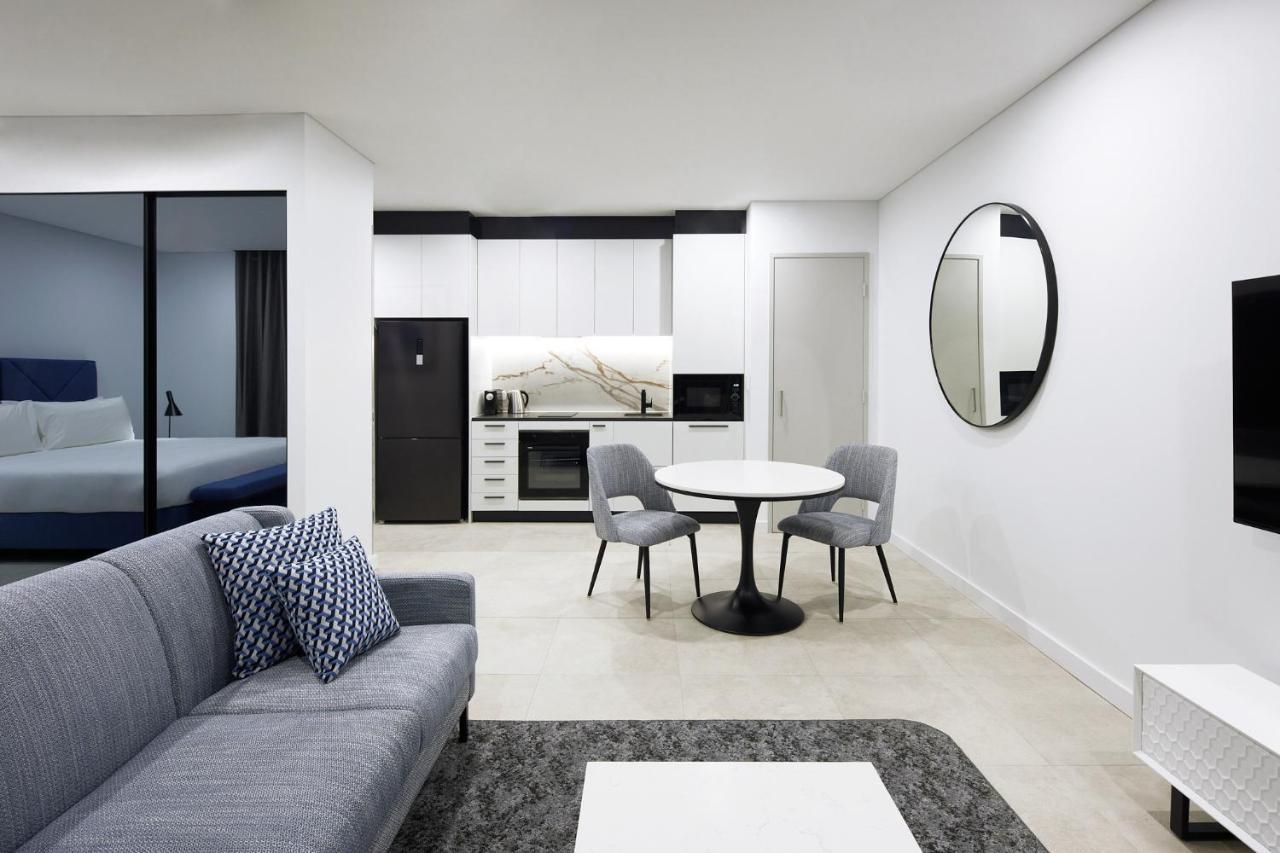 Meriton Suites Liverpool Exteriör bild A typical apartment at The Standard