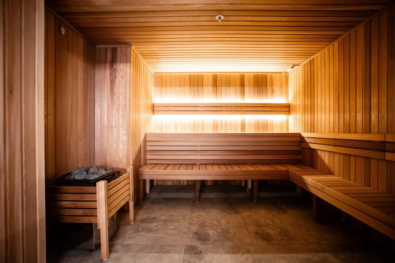 Meriton Suites Liverpool Exteriör bild A Finnish sauna