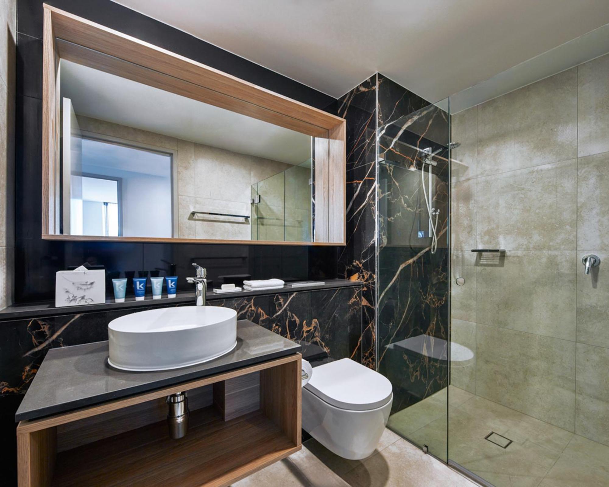 Meriton Suites Liverpool Exteriör bild Bathroom