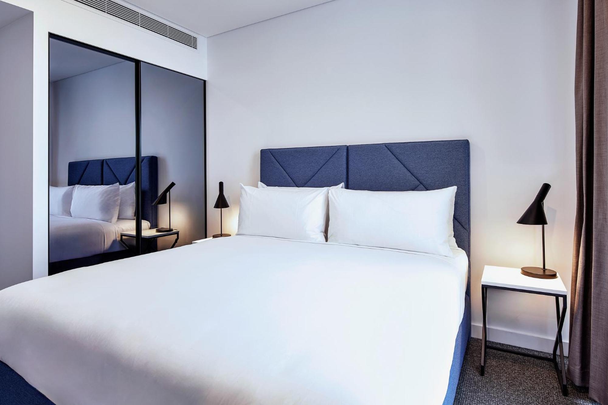 Meriton Suites Liverpool Exteriör bild Bedroom