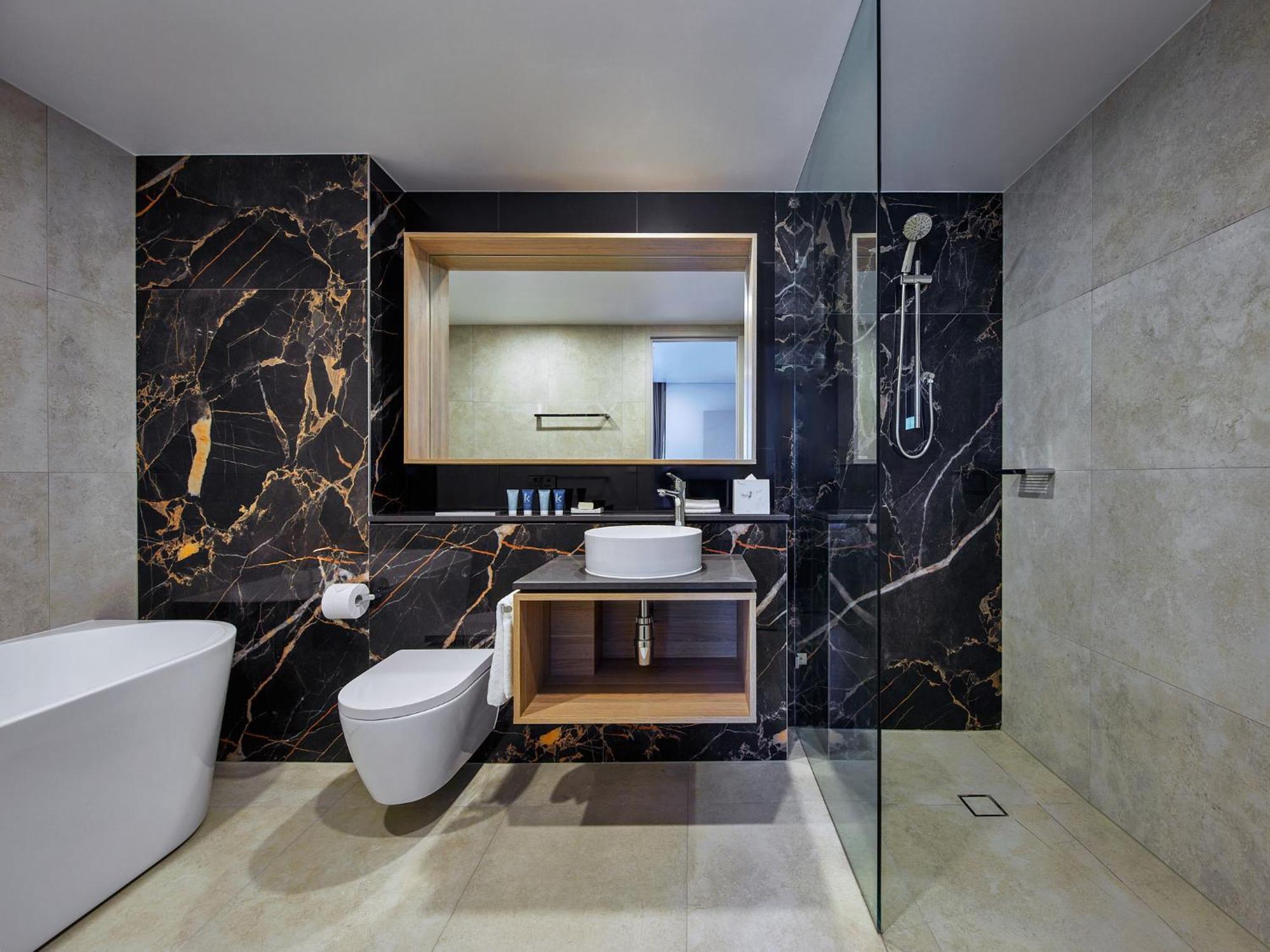 Meriton Suites Liverpool Exteriör bild Bathroom