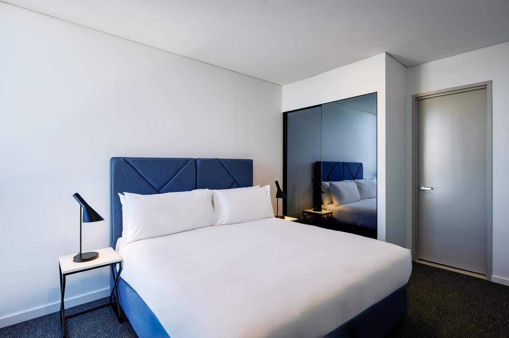 Meriton Suites Liverpool Exteriör bild Bedroom