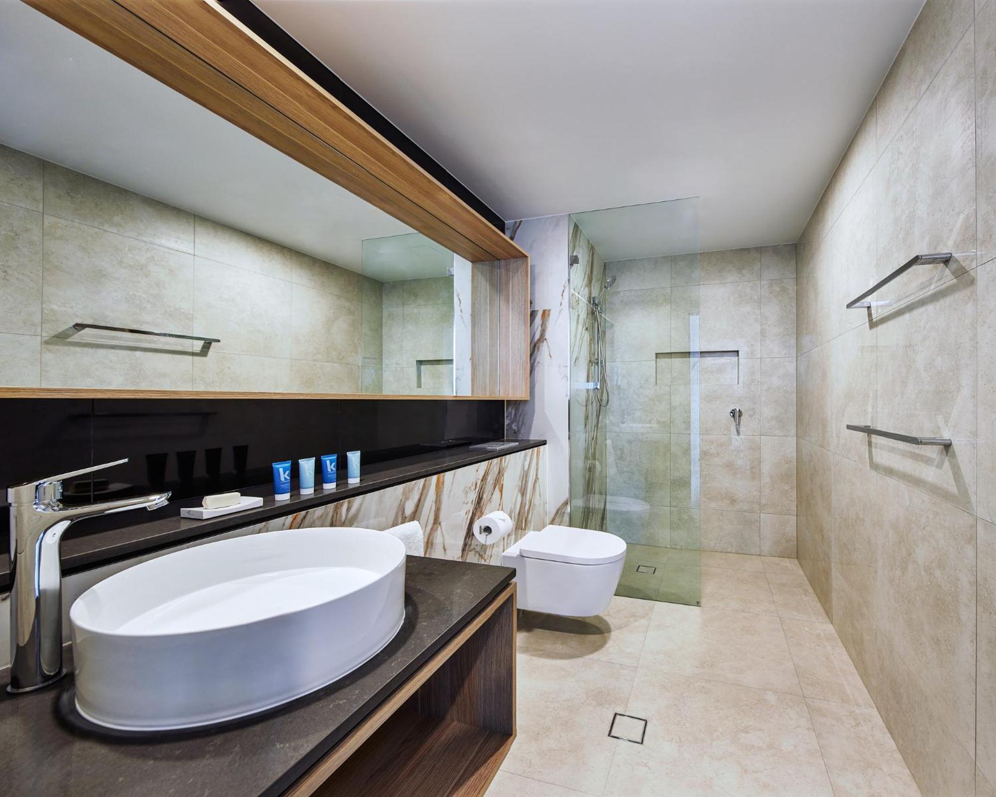 Meriton Suites Liverpool Exteriör bild Bathroom