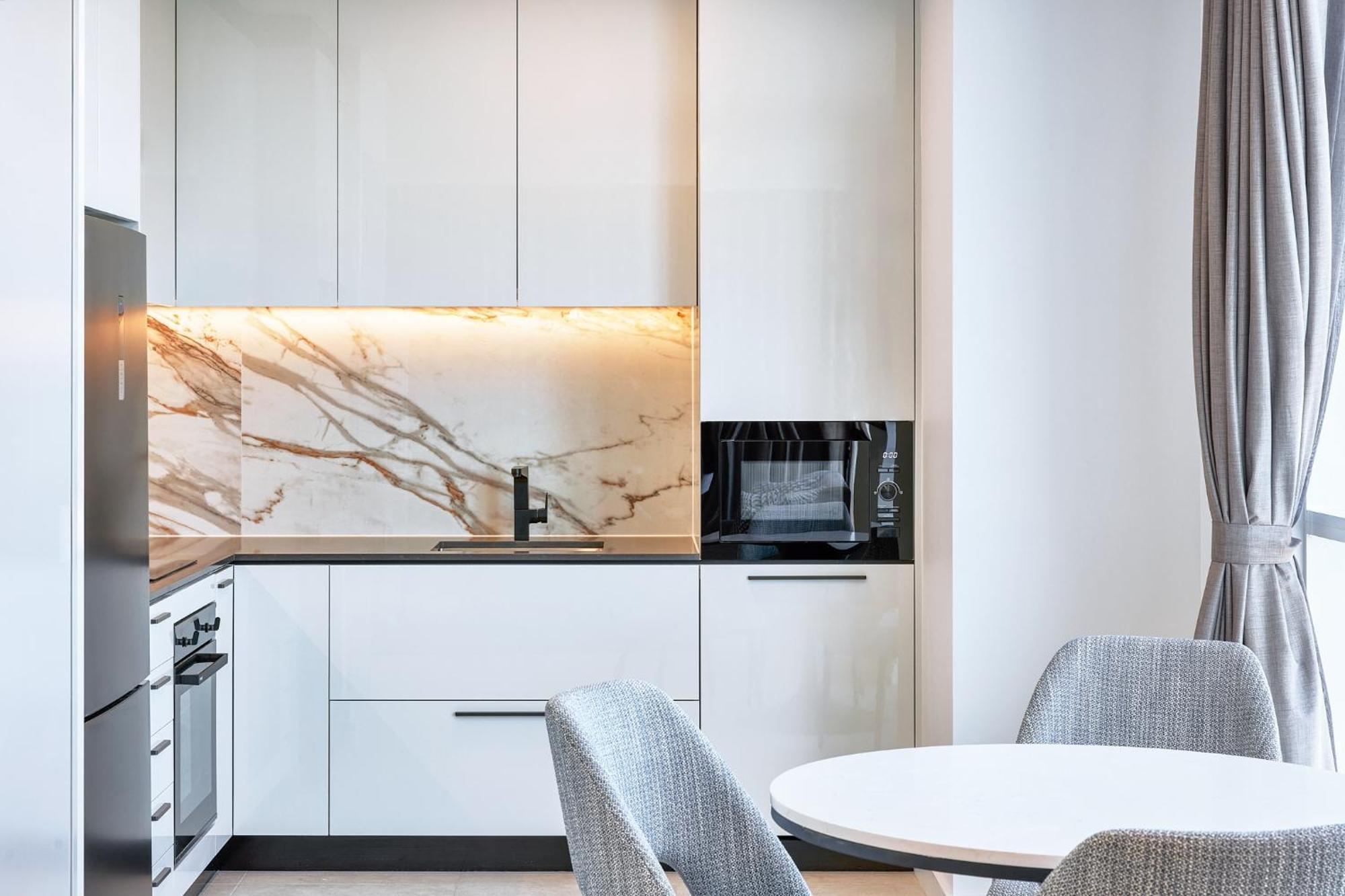 Meriton Suites Liverpool Exteriör bild A kitchen in a private home