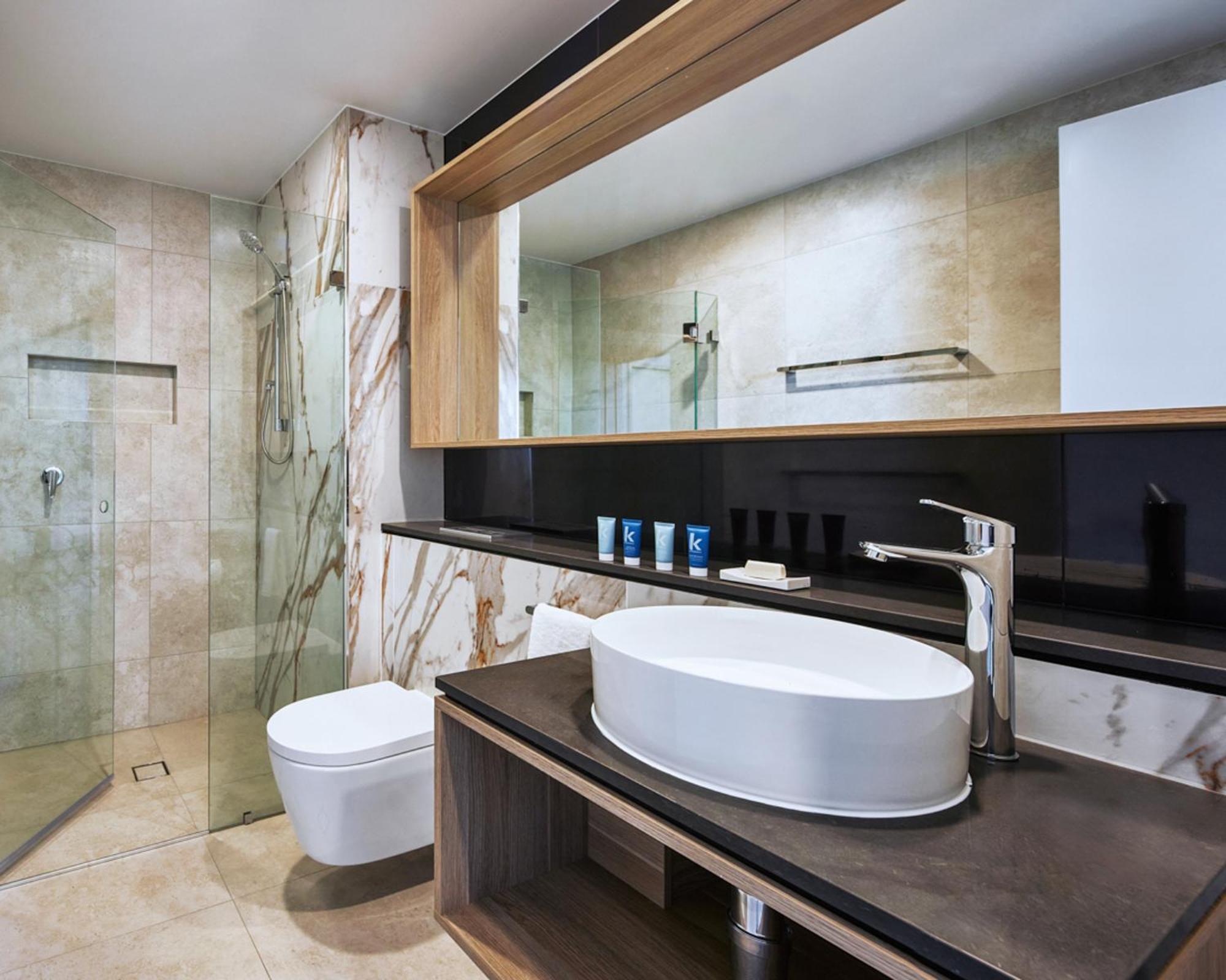 Meriton Suites Liverpool Exteriör bild Bathroom