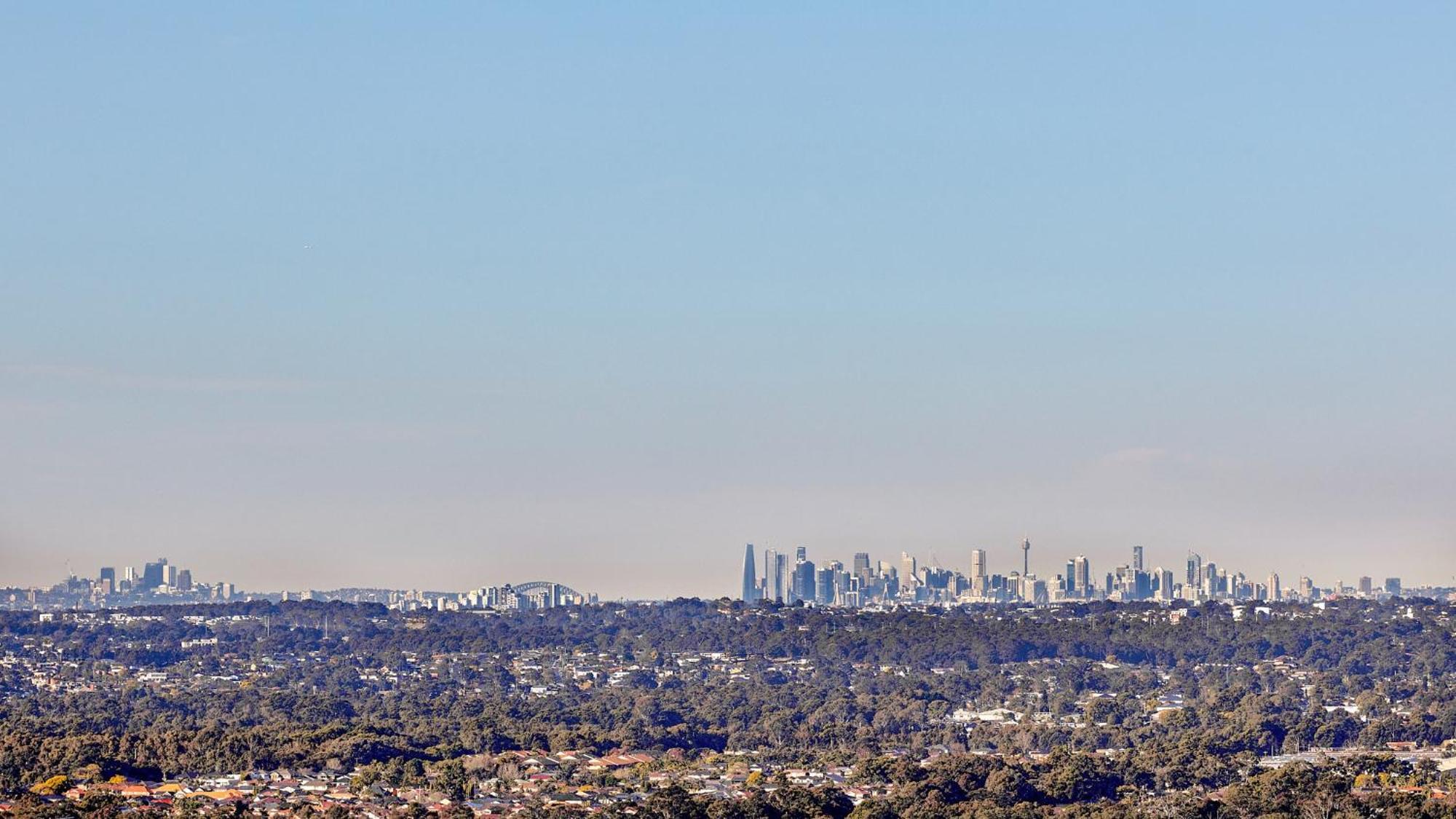 Meriton Suites Liverpool Exteriör bild Brisbane CBD from the west