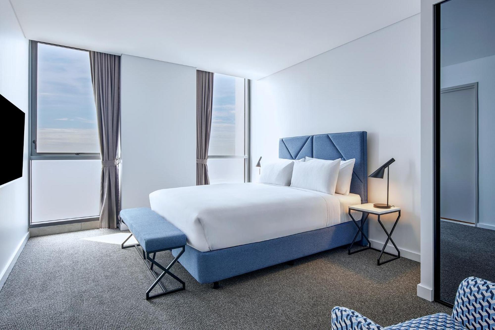 Meriton Suites Liverpool Exteriör bild A bedroom at the hotel