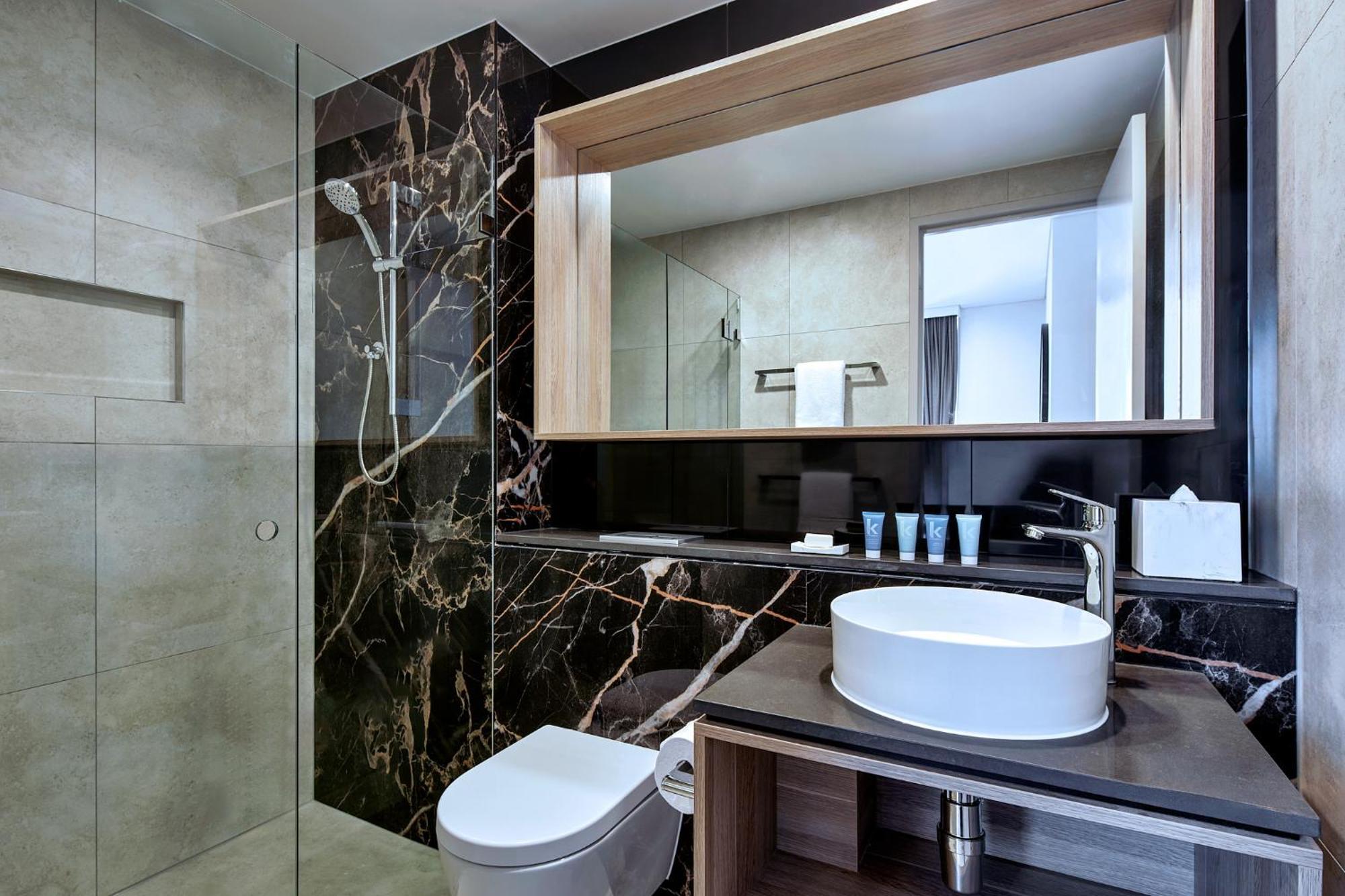 Meriton Suites Liverpool Exteriör bild Bathroom