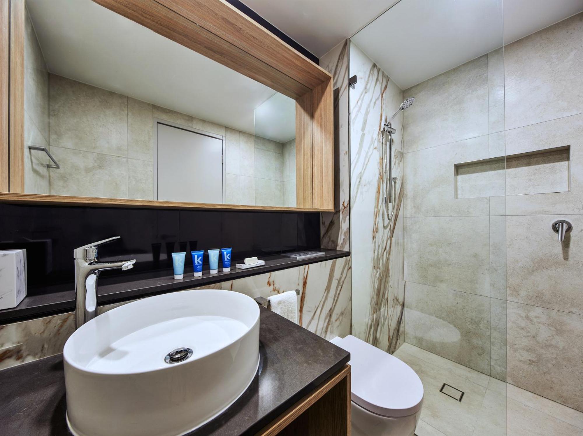 Meriton Suites Liverpool Exteriör bild Bathroom