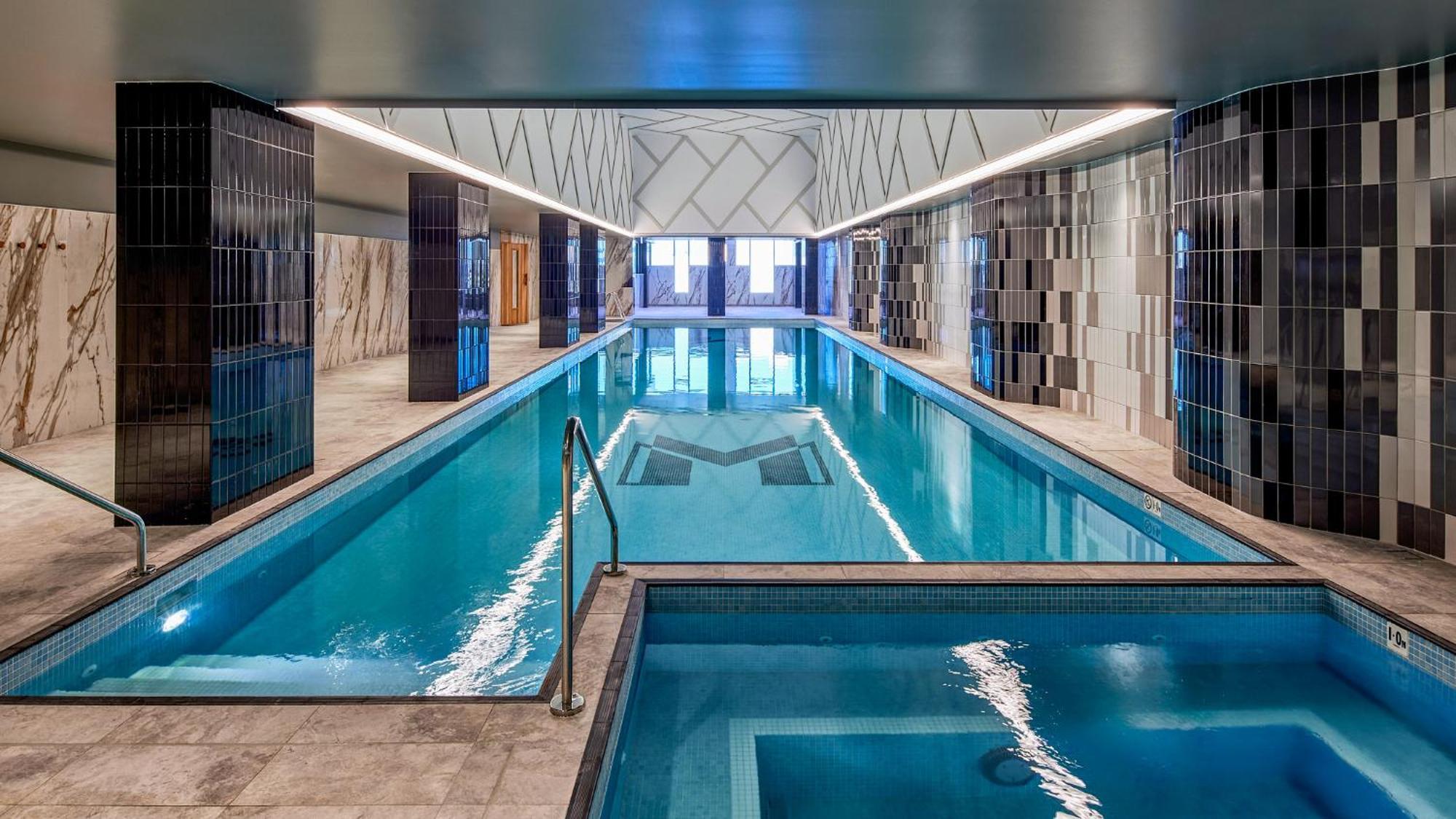 Meriton Suites Liverpool Exteriör bild The pool at the Mandarin Oriental